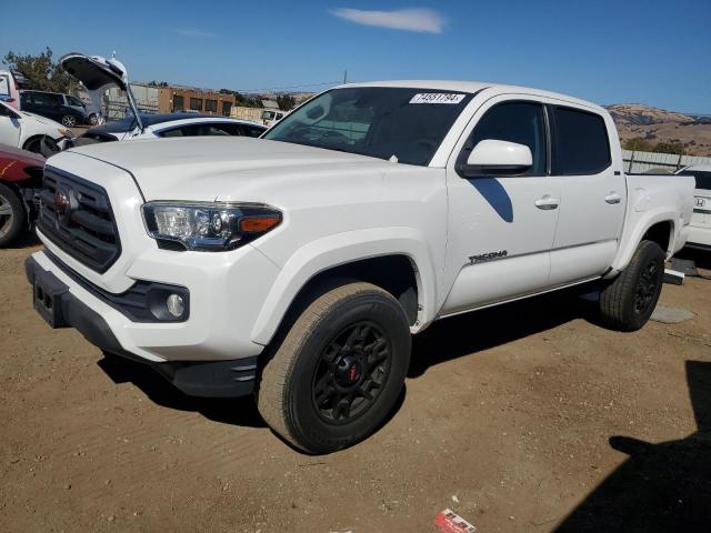 VIN 5TFAZ5CN7JX058596 2018 Toyota Tacoma, Double Cab no.1