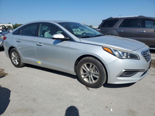 VIN 5NPE24AF8HH522982 2017 Hyundai Sonata, SE no.4