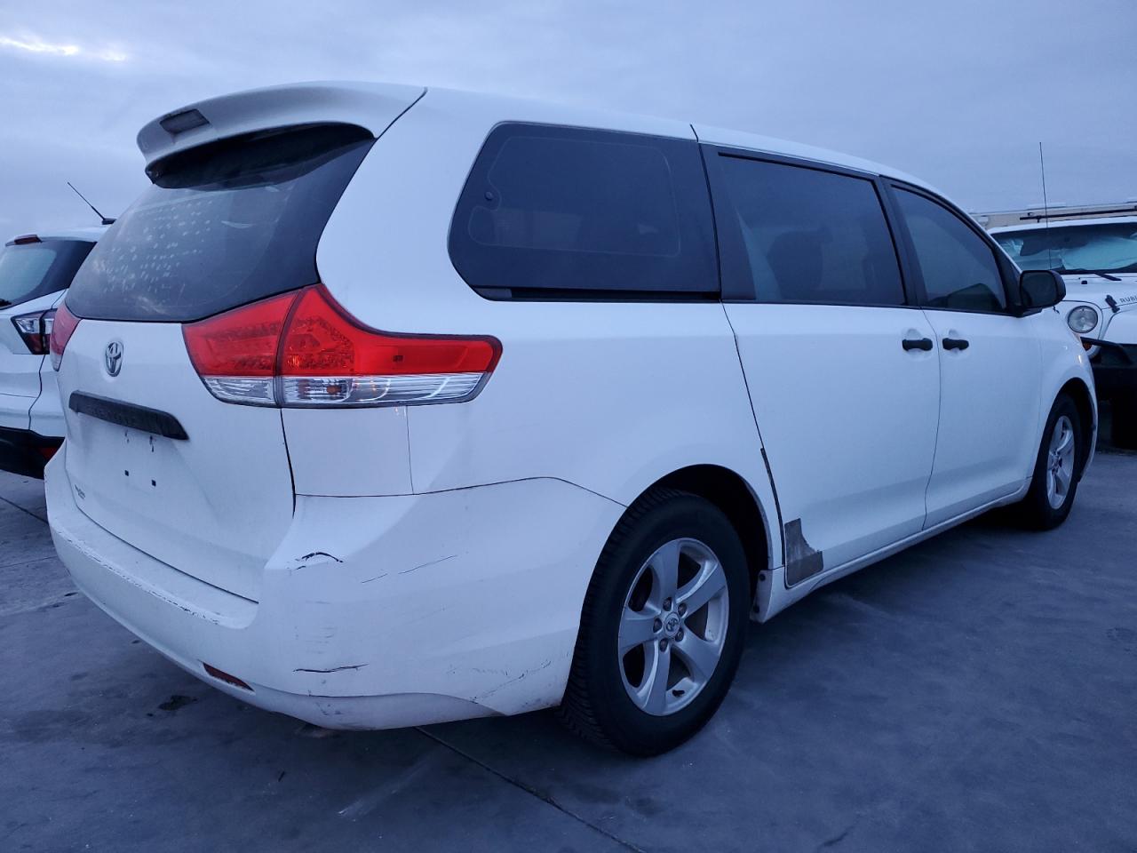 Lot #2991007193 2011 TOYOTA SIENNA