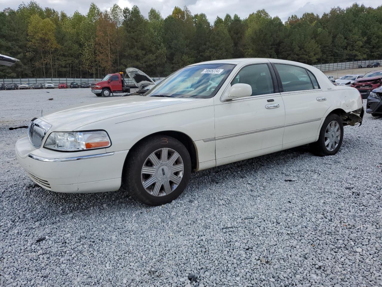 Lot #2945021892 2004 LINCOLN TOWN CAR U