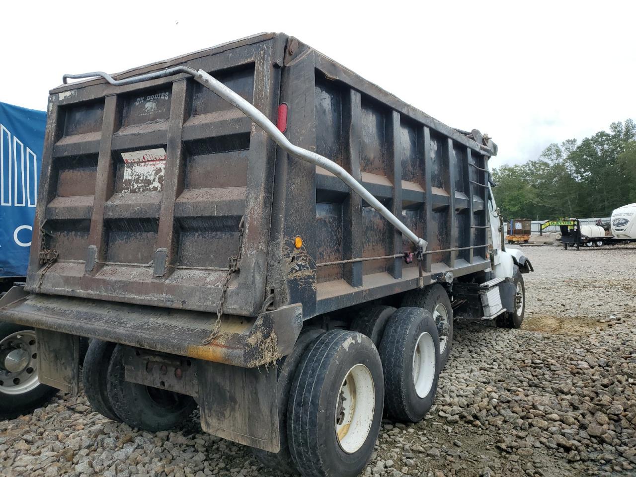 Lot #2970211268 2003 VOLVO VHD