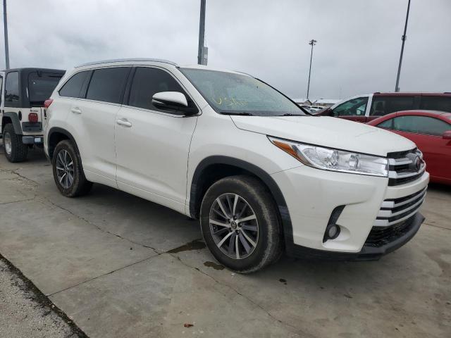 VIN 5TDKZRFHXJS549929 2018 Toyota Highlander, SE no.4