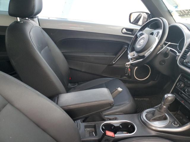 2018 VOLKSWAGEN BEETLE SE 3VWJD7AT7JM701754