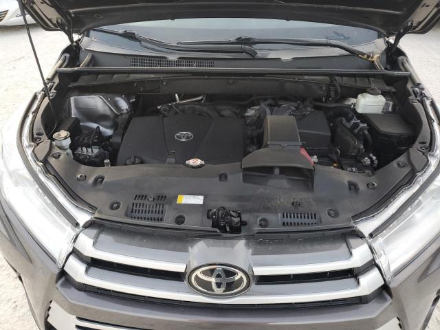 VIN 5TDKZRFH0KS569124 2019 Toyota Highlander, SE no.11