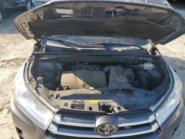 VIN 5TDJZRFH2JS873887 2018 Toyota Highlander, SE no.12