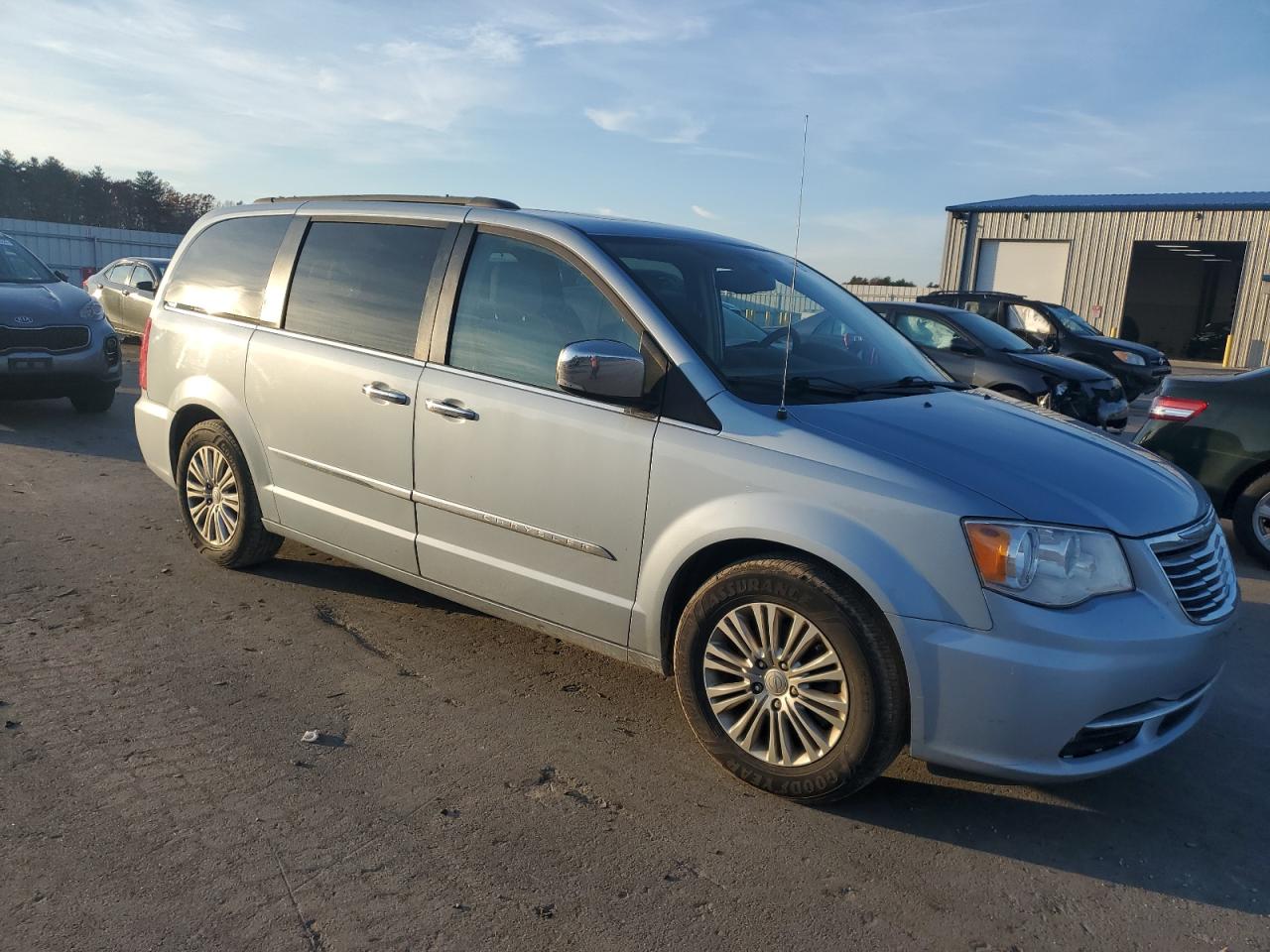 Lot #2945258965 2016 CHRYSLER TOWN & COU