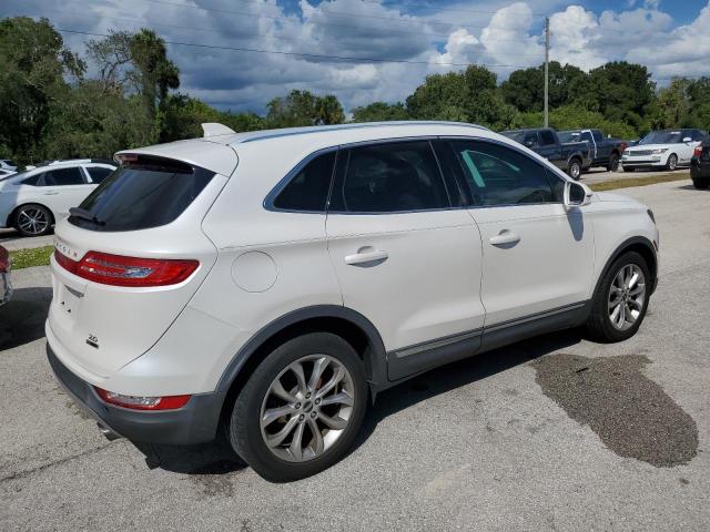 VIN 5LMCJ1A92FUJ05646 2015 Lincoln MKC no.3