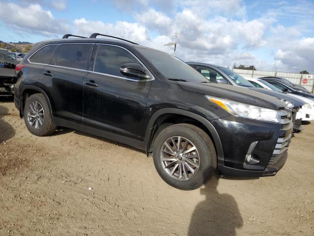 VIN 5TDJZRFH0KS587649 2019 Toyota Highlander, SE no.4