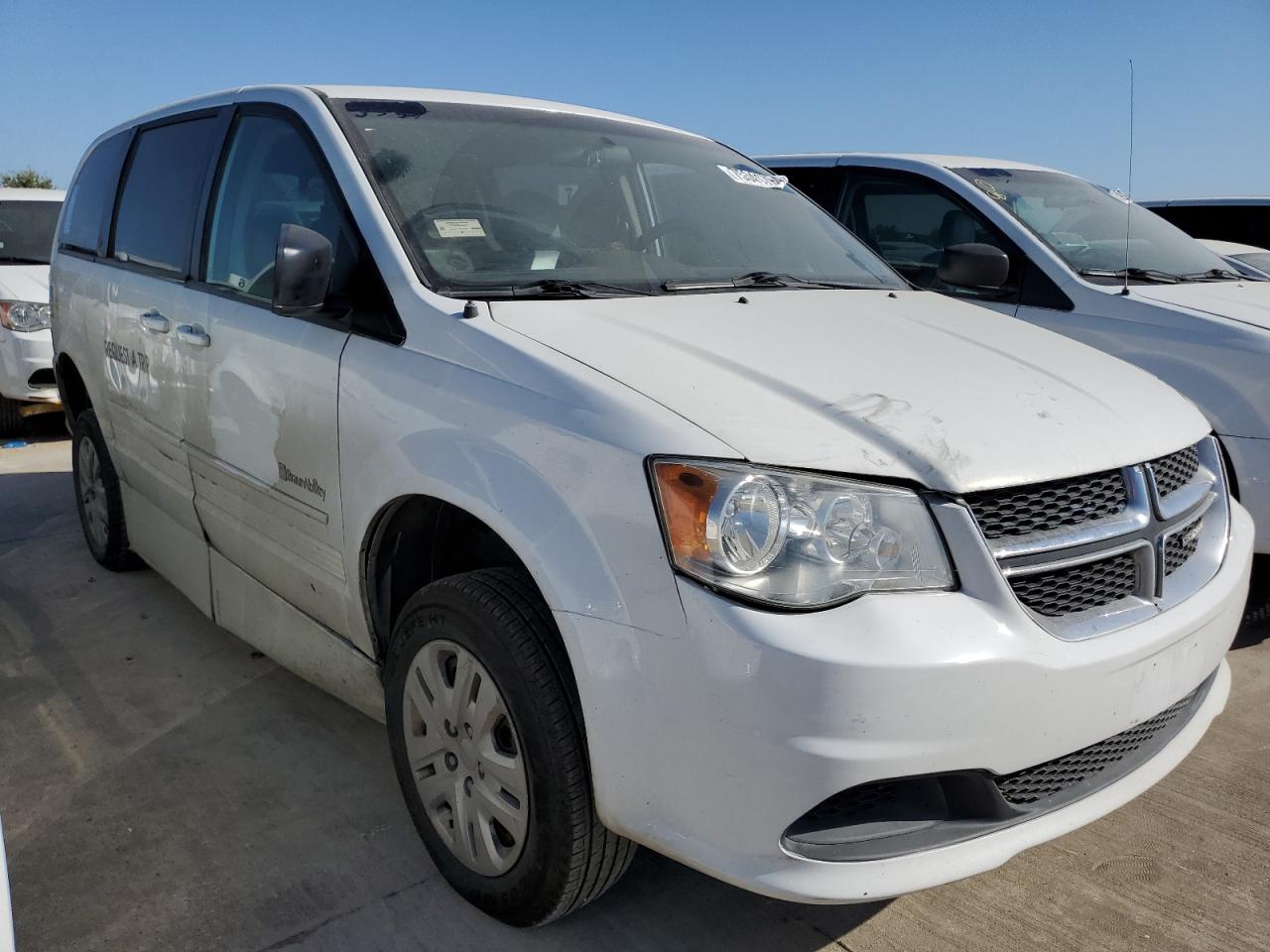 Lot #2925443422 2017 DODGE GRAND CARA