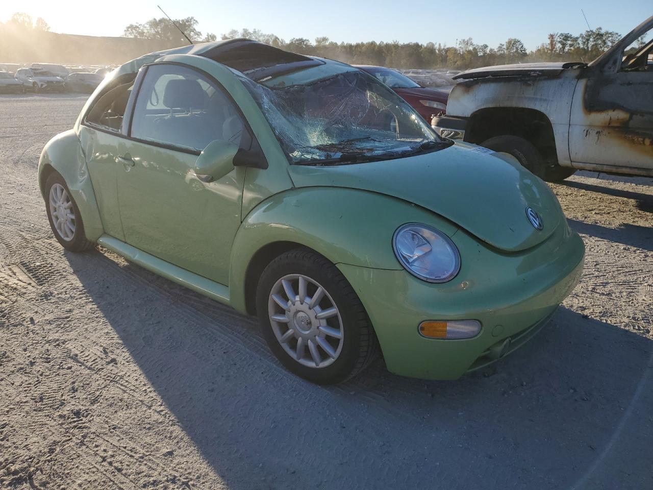 Lot #2926124758 2005 VOLKSWAGEN NEW BEETLE