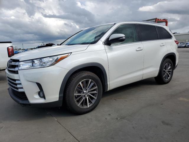 VIN 5TDKZRFH1JS273690 2018 Toyota Highlander, SE no.1