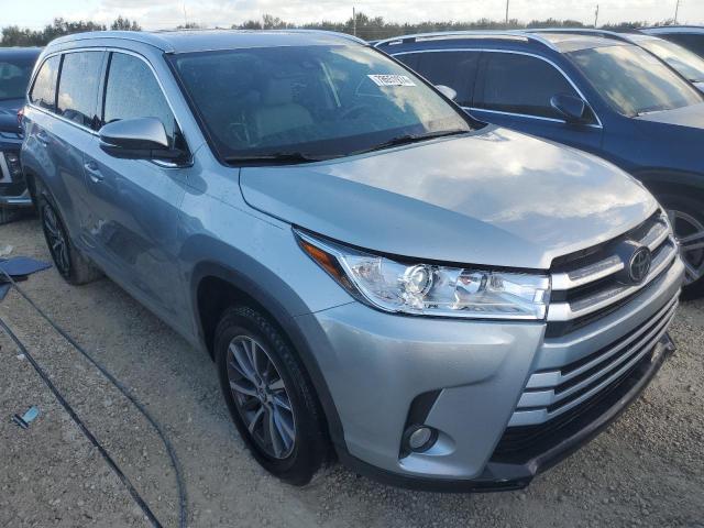 VIN 5TDKZRFH7JS550147 2018 Toyota Highlander, SE no.4