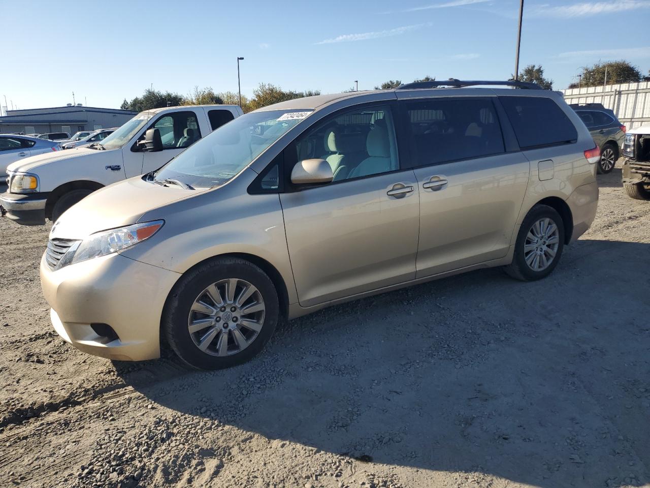 Toyota Sienna 2011 E grade