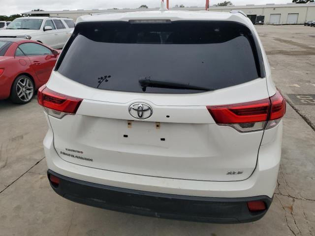 VIN 5TDKZRFHXJS549929 2018 Toyota Highlander, SE no.6