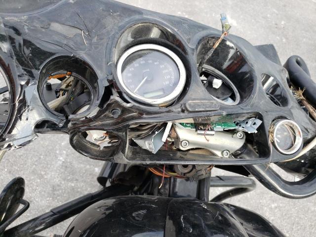 2011 HARLEY-DAVIDSON FLHTCU - 1HD1FC419BB635439