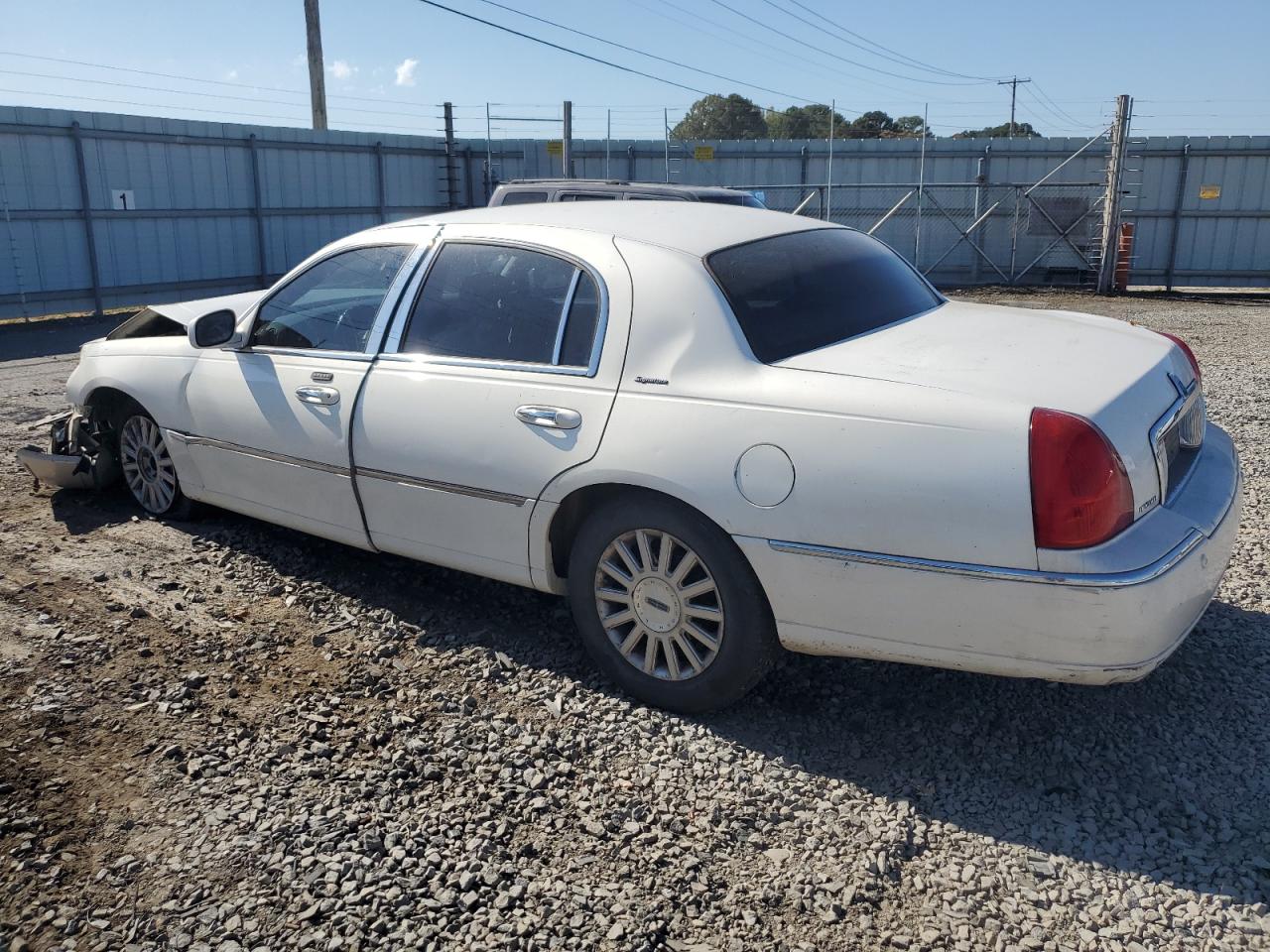 Lot #2952816814 2003 LINCOLN TOWN CAR S