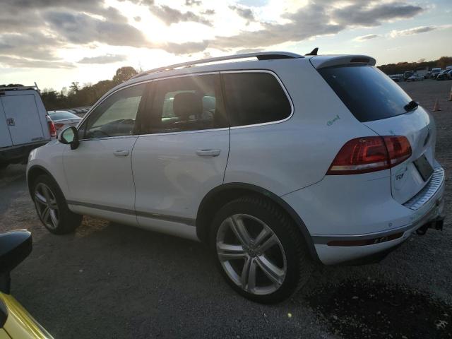 VOLKSWAGEN TOUAREG EX 2017 white  gas WVGGF7BP6HD004649 photo #3