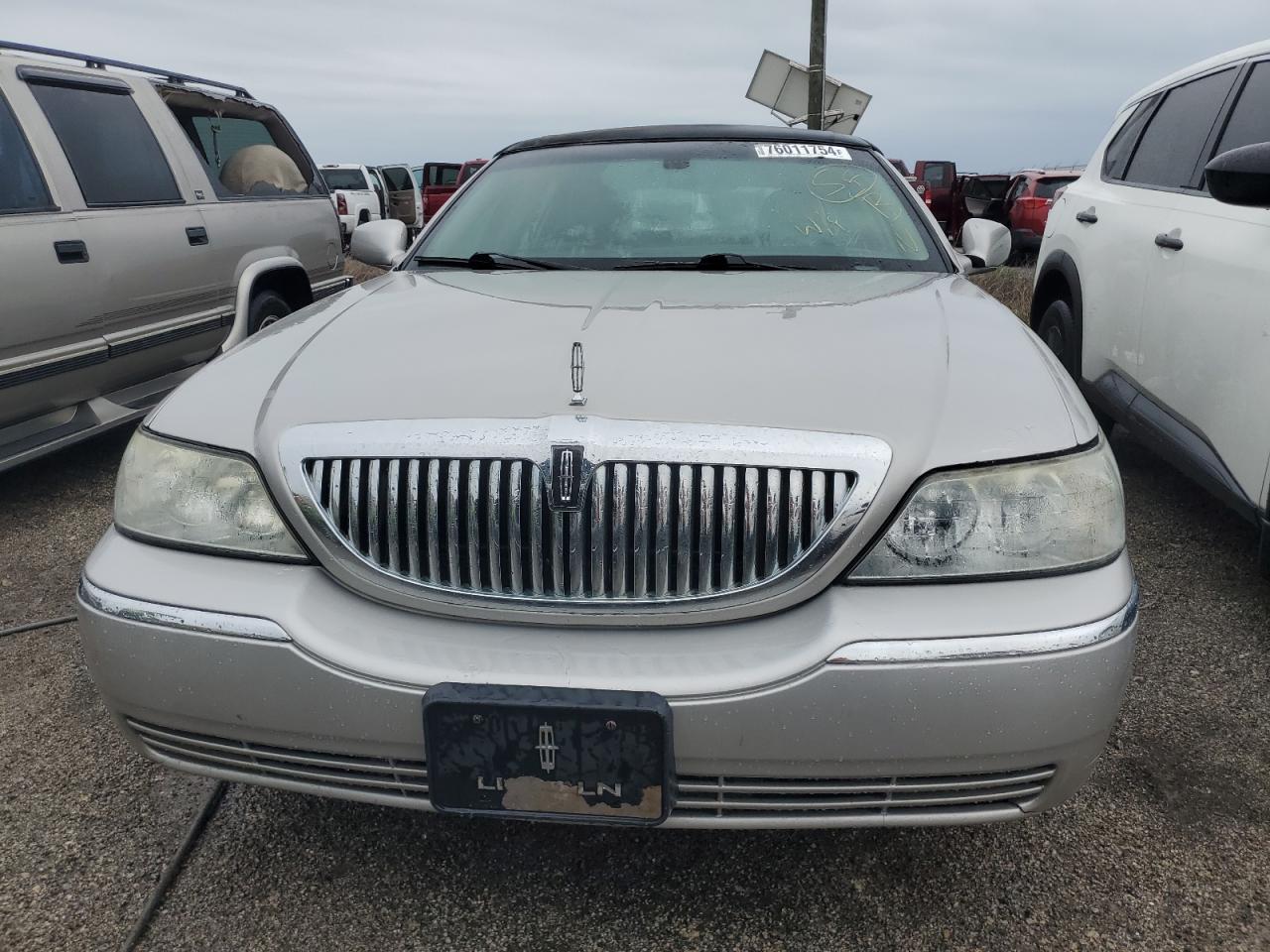 Lot #3028076506 2006 LINCOLN TOWN CAR S