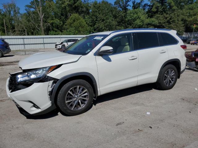 VIN 5TDJZRFH3HS433834 2017 Toyota Highlander, SE no.1