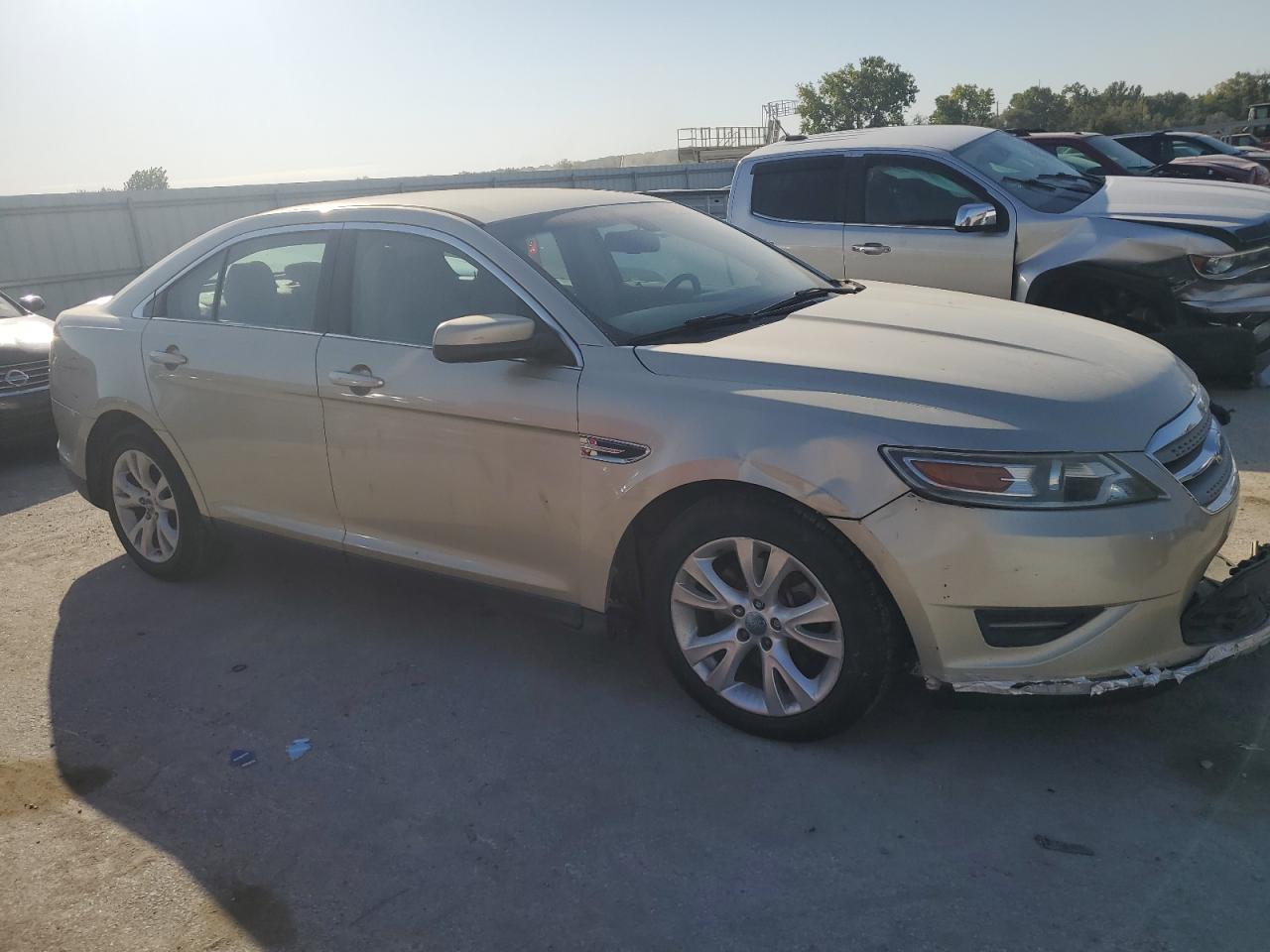 Lot #2910032825 2010 FORD TAURUS SEL