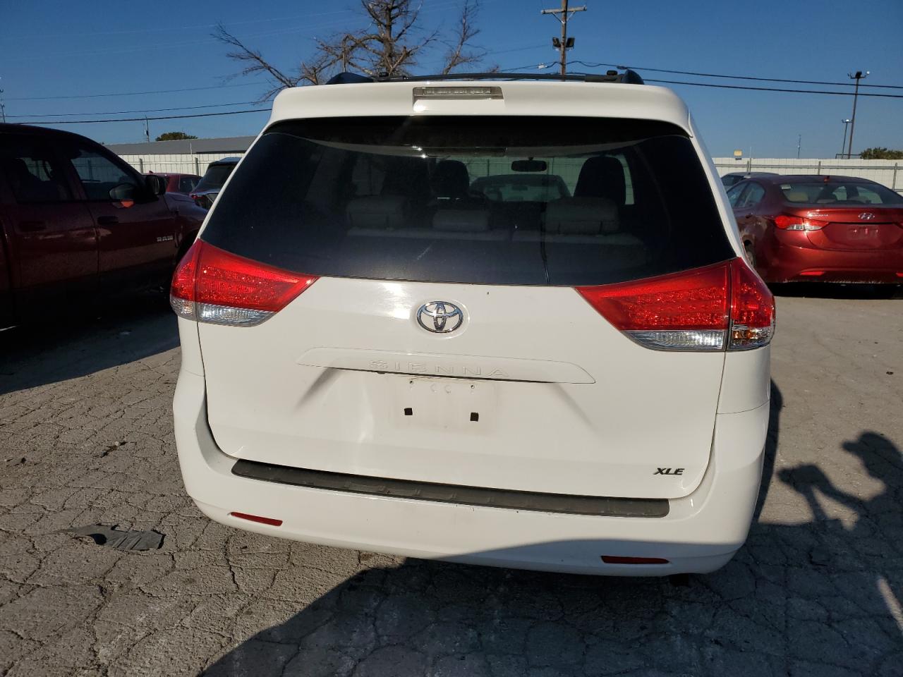 Lot #2940766454 2014 TOYOTA SIENNA XLE