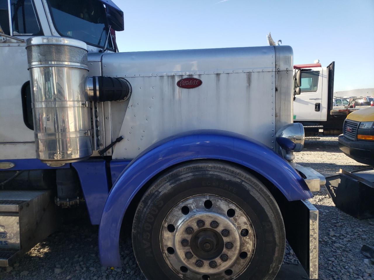 Lot #3021046246 1987 PETERBILT 359