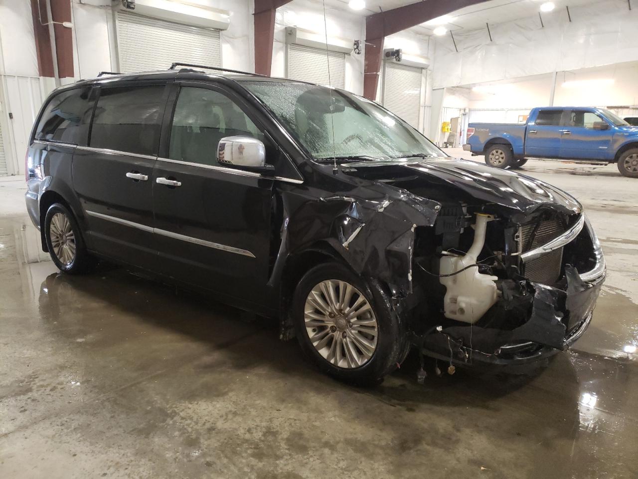 Lot #2989172856 2013 CHRYSLER TOWN & COU