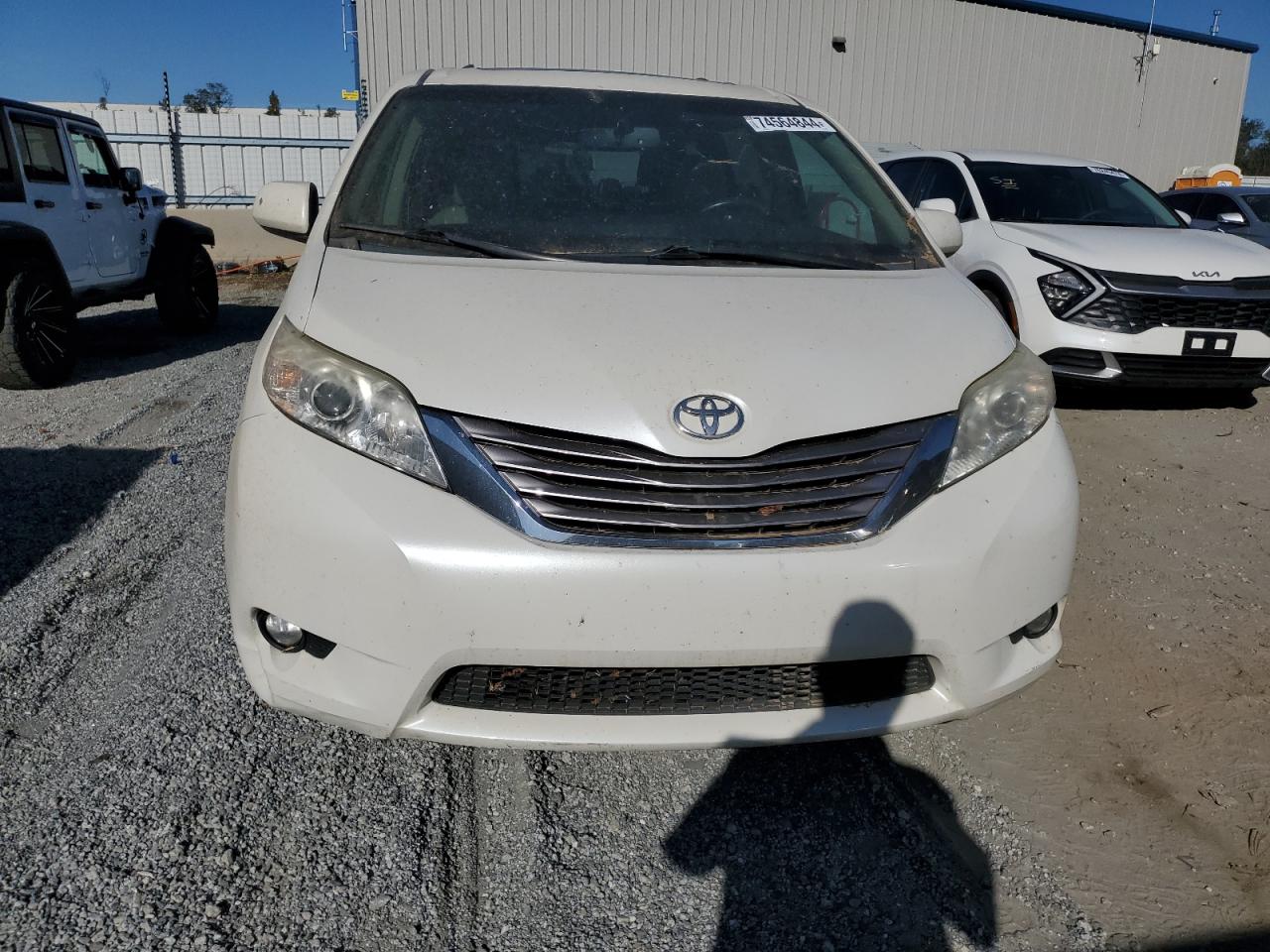 Lot #2938164920 2015 TOYOTA SIENNA XLE