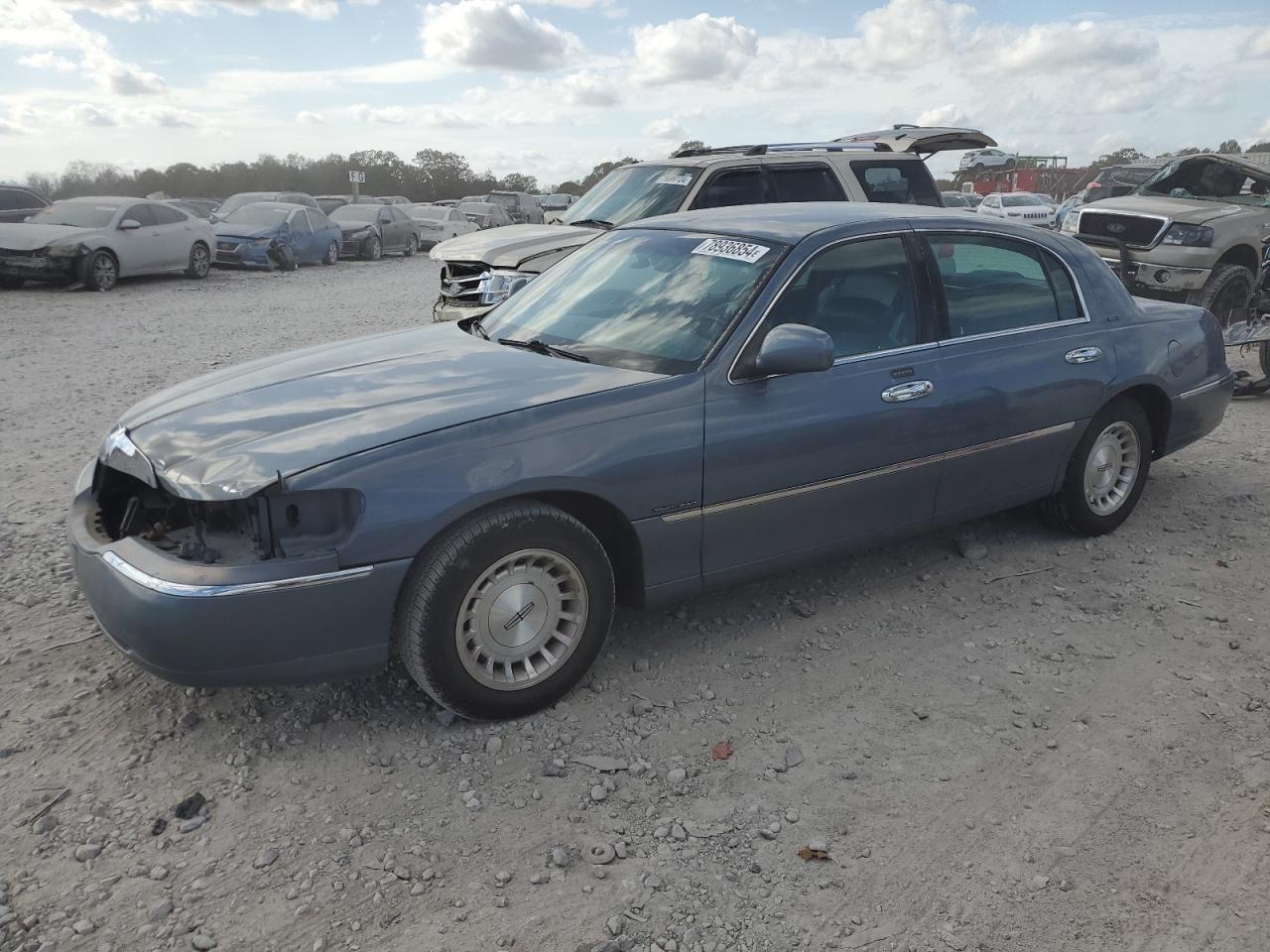 Lot #2952101722 1999 LINCOLN TOWN CAR E