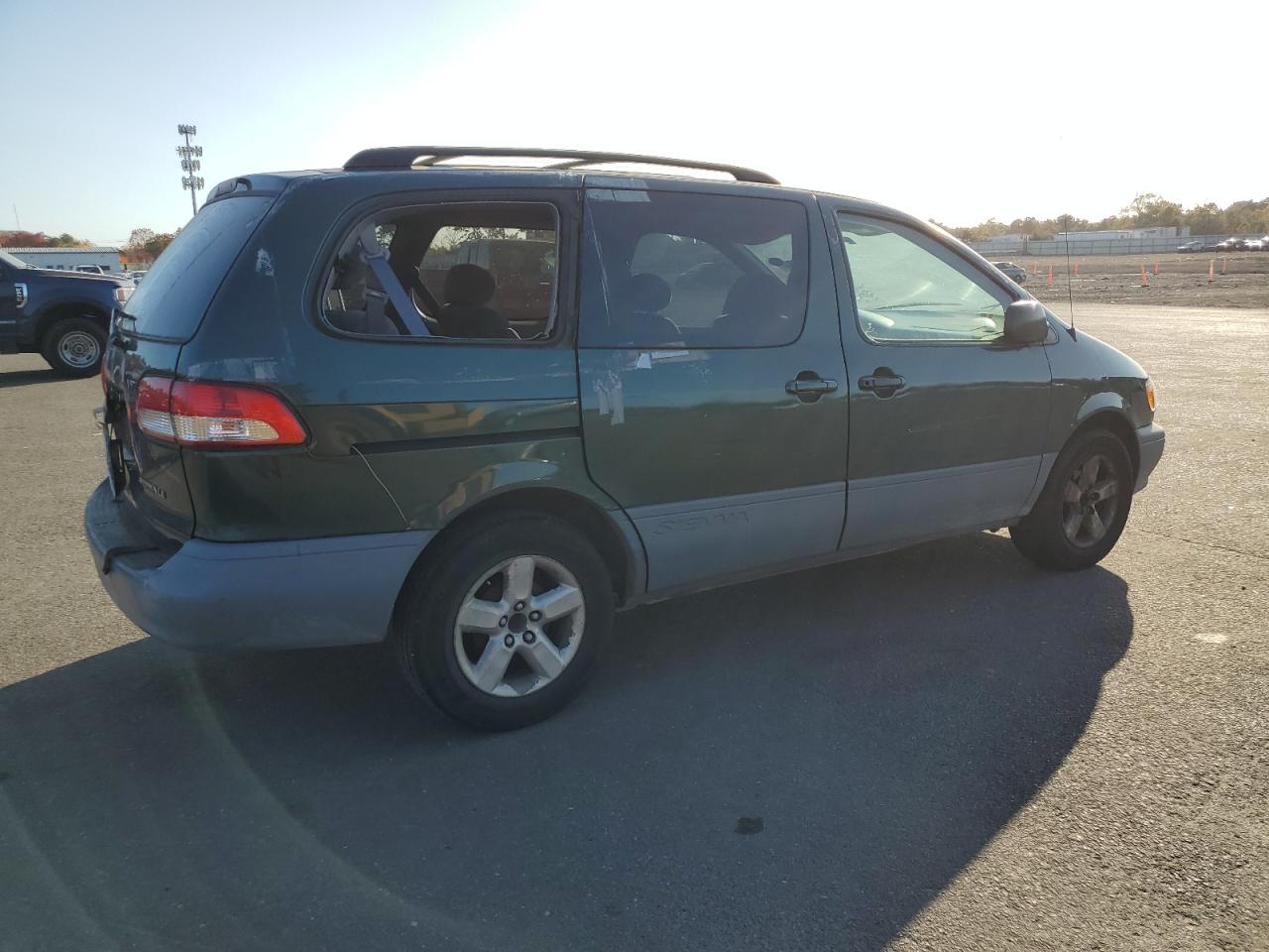 Lot #3034284078 2002 TOYOTA SIENNA LE