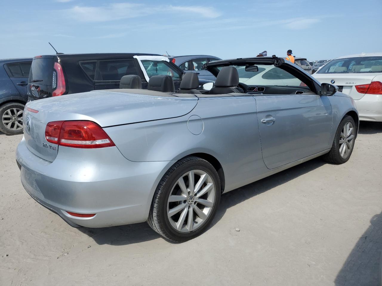 Lot #2970051524 2014 VOLKSWAGEN EOS KOMFOR