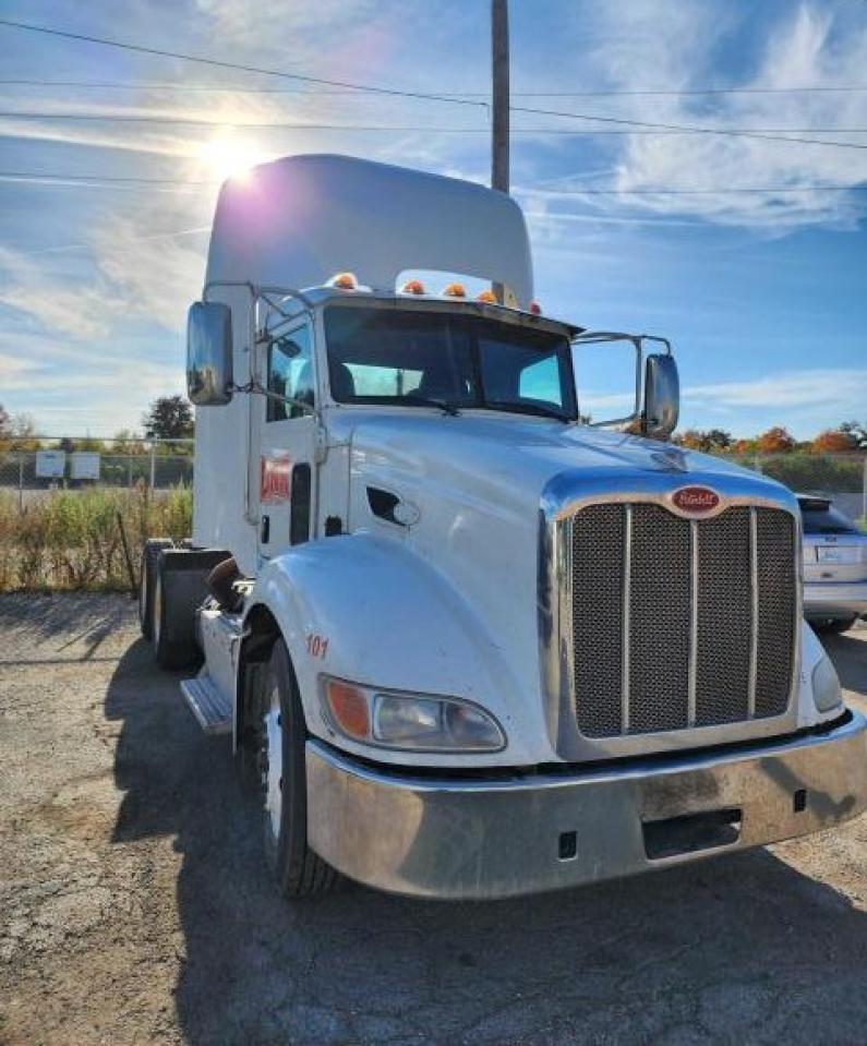 Lot #2937977825 2013 PETERBILT 384