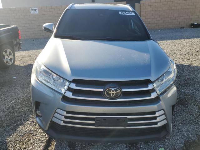 VIN 5TDKZRFH2JS528590 2018 Toyota Highlander, SE no.5