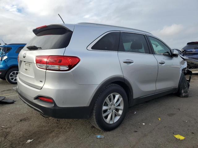 VIN 5XYPGDA59JG409217 2018 KIA Sorento, LX no.3