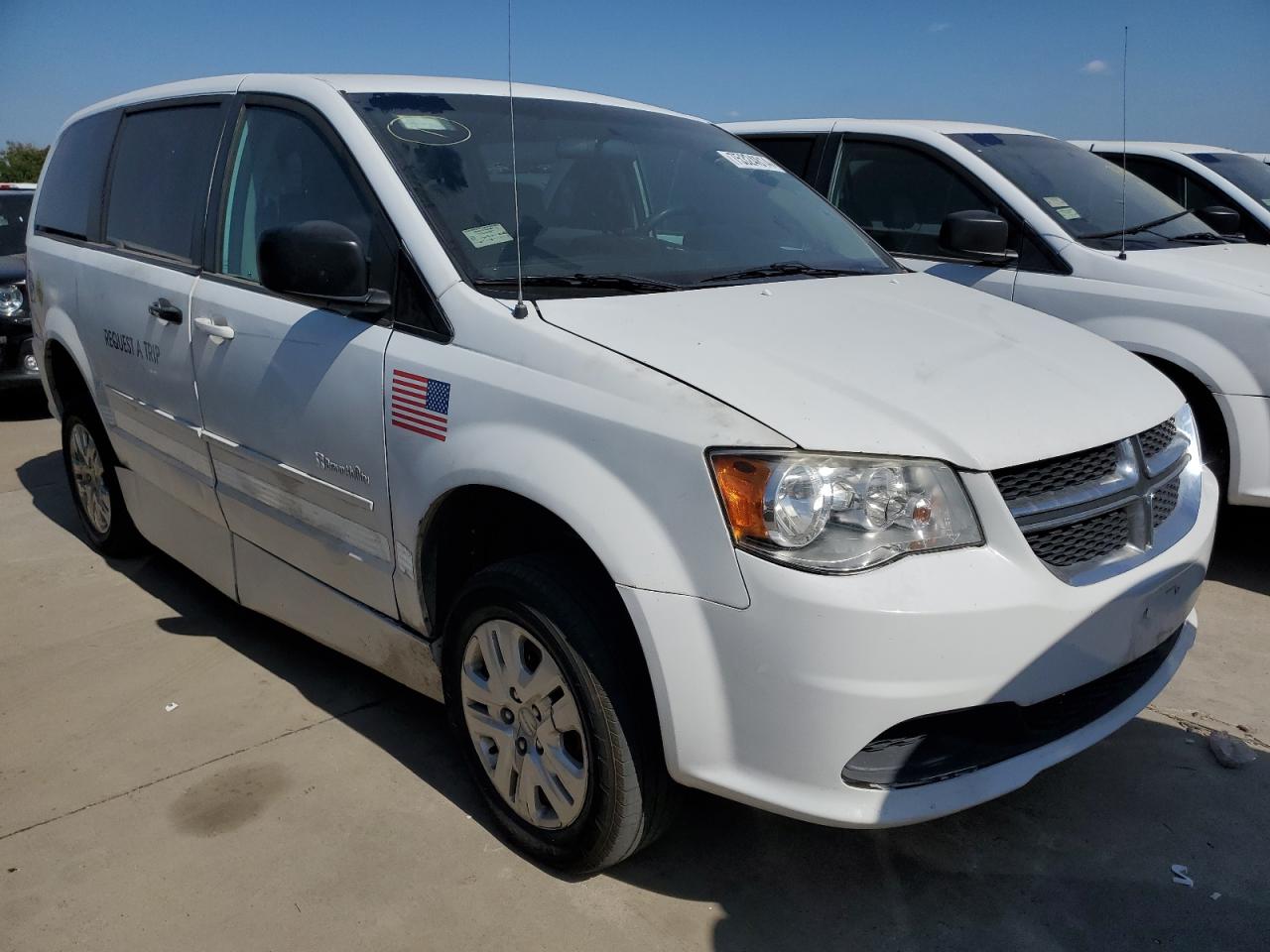 Lot #2925443413 2017 DODGE GRAND CARA