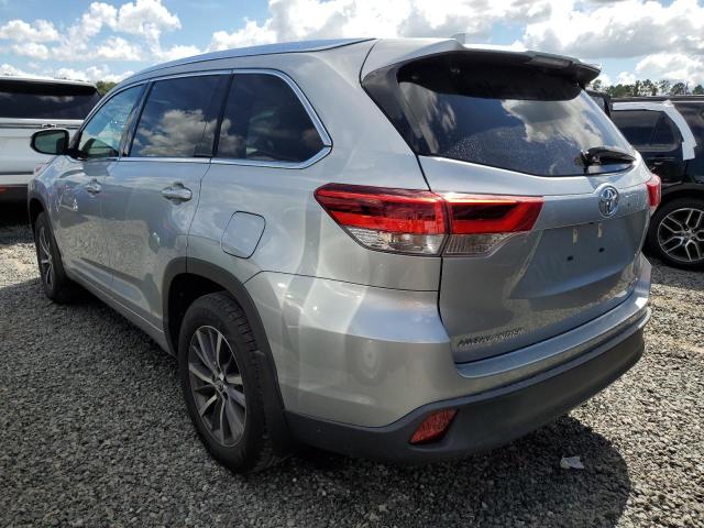 VIN 5TDJZRFH2JS526141 2018 Toyota Highlander, SE no.2