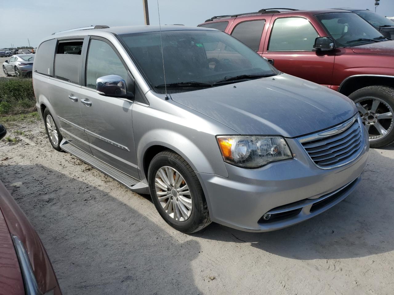 Lot #2947128538 2015 CHRYSLER TOWN & COU