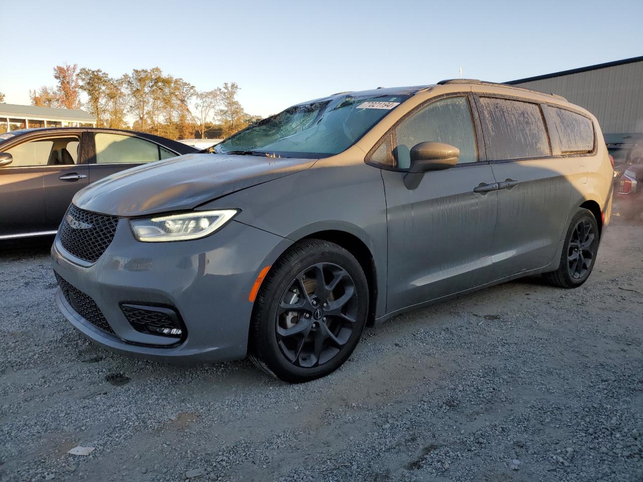  Salvage Chrysler Pacifica