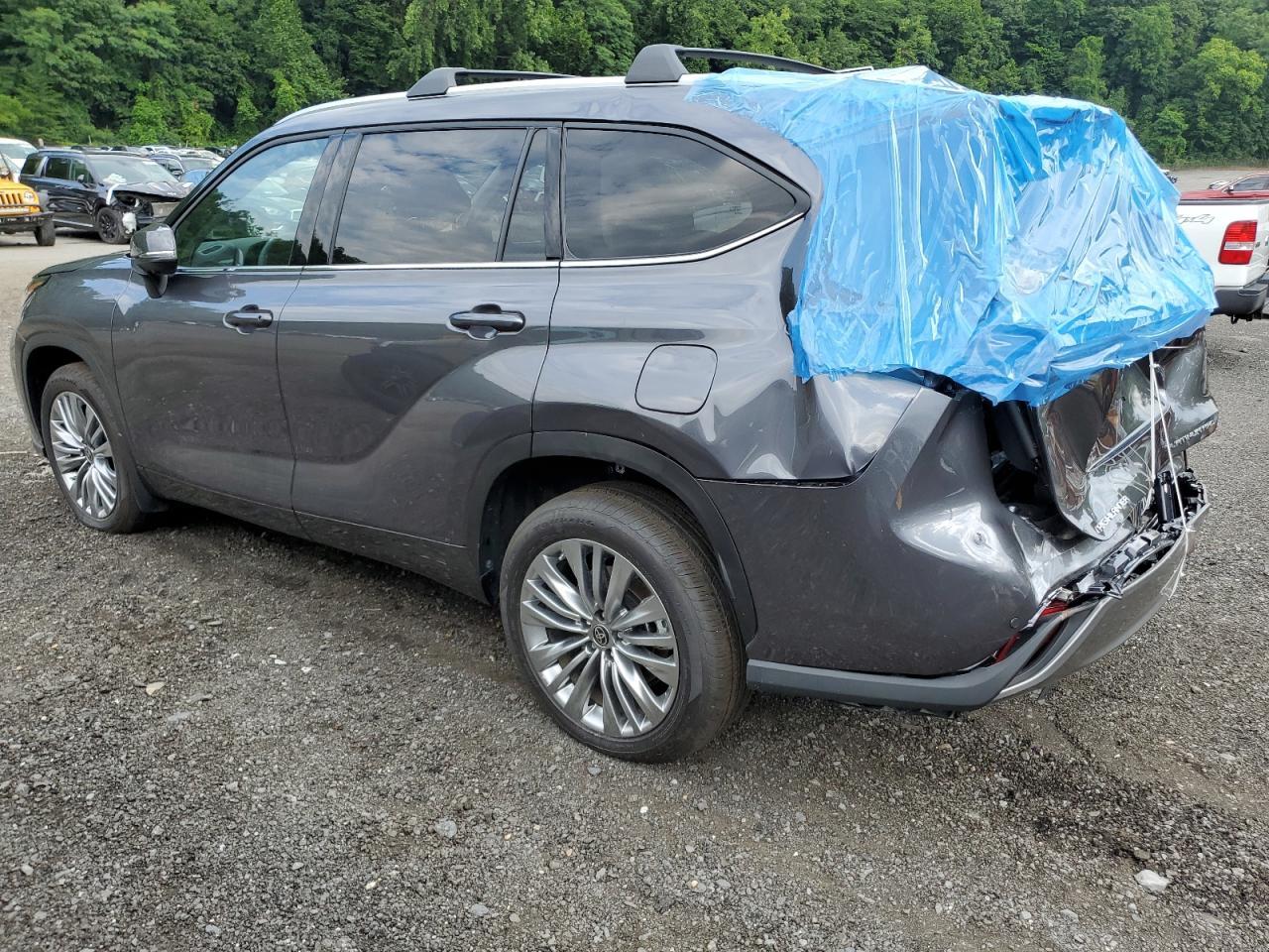 Lot #2935663837 2024 TOYOTA HIGHLANDER