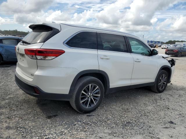 VIN 5TDKZRFH7KS342206 2019 Toyota Highlander, SE no.3