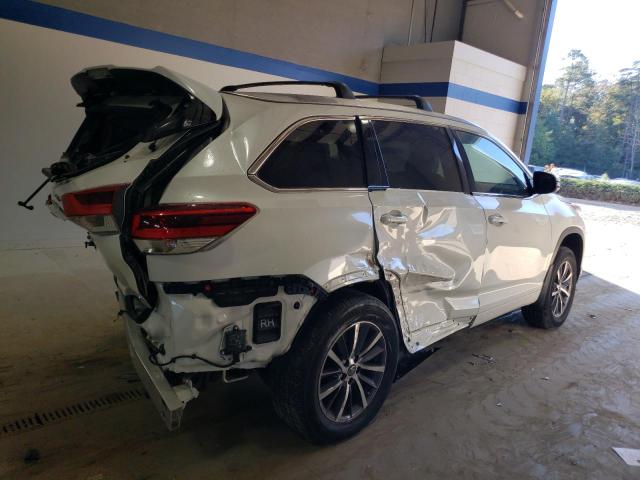 VIN 5TDJZRFH3HS516440 2017 Toyota Highlander, SE no.3