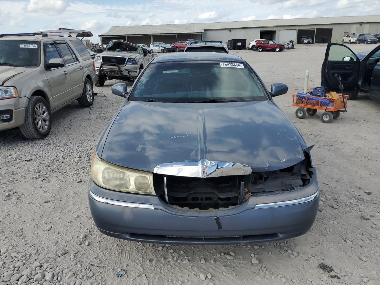 Lot #2952101722 1999 LINCOLN TOWN CAR E