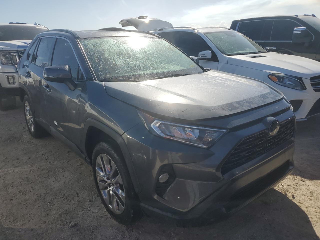 Lot #2989157928 2020 TOYOTA RAV4 XLE P