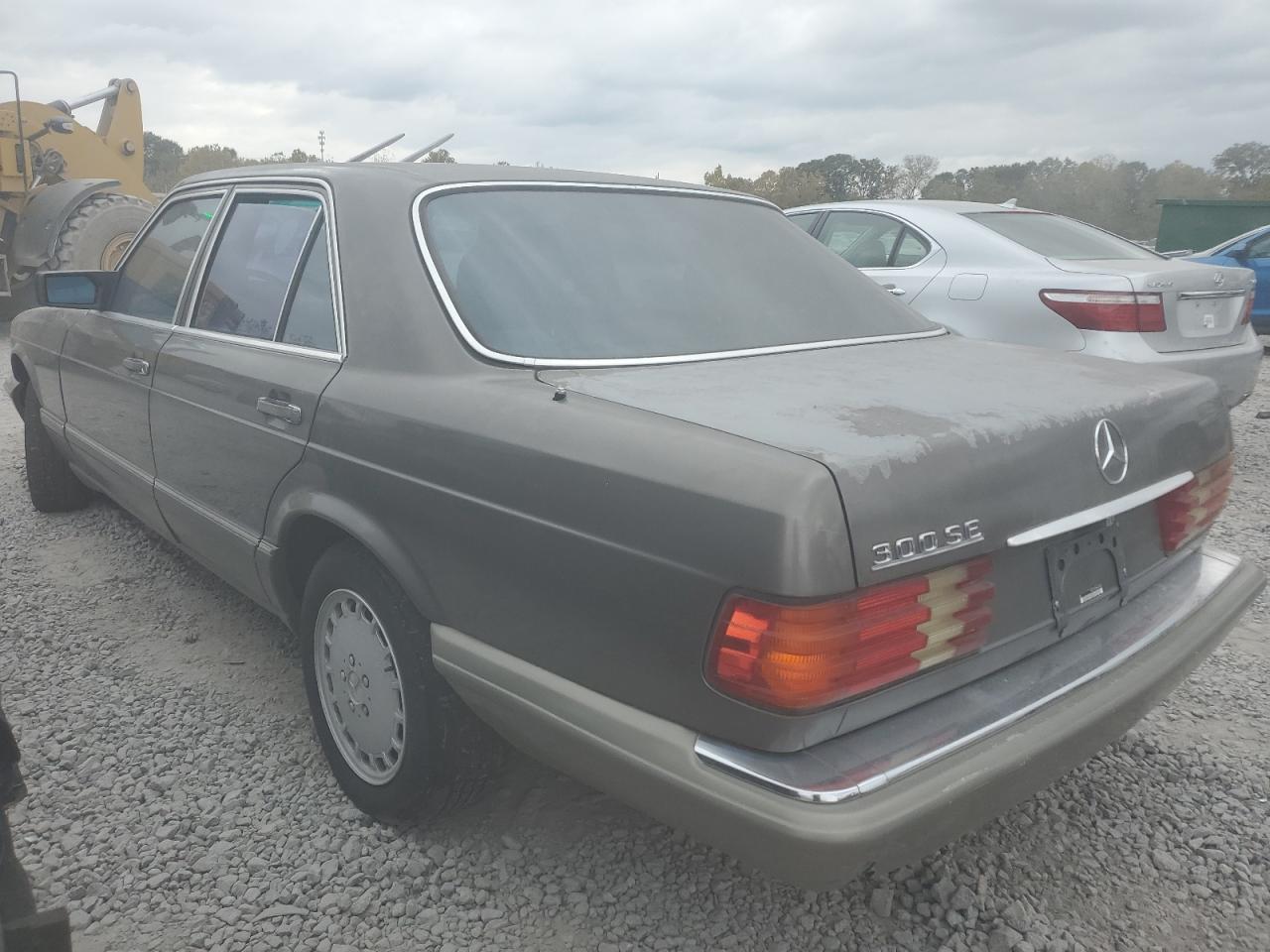 Lot #2952695216 1991 MERCEDES-BENZ 300 SE