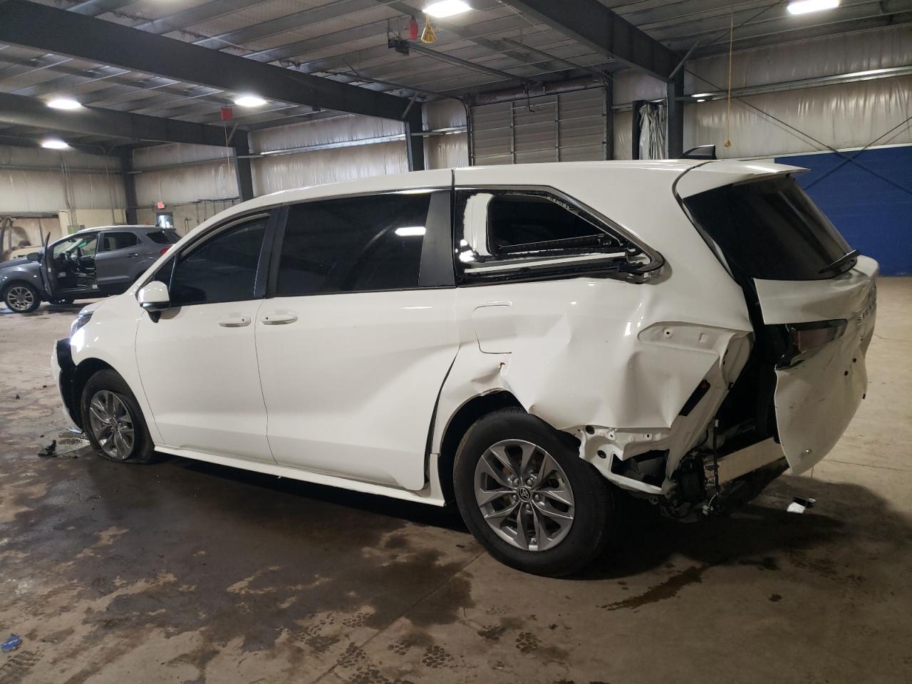 Lot #2962598872 2024 TOYOTA SIENNA LE