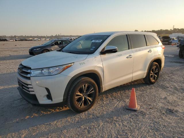 VIN 5TDZZRFH0HS202585 2017 Toyota Highlander, LE no.1