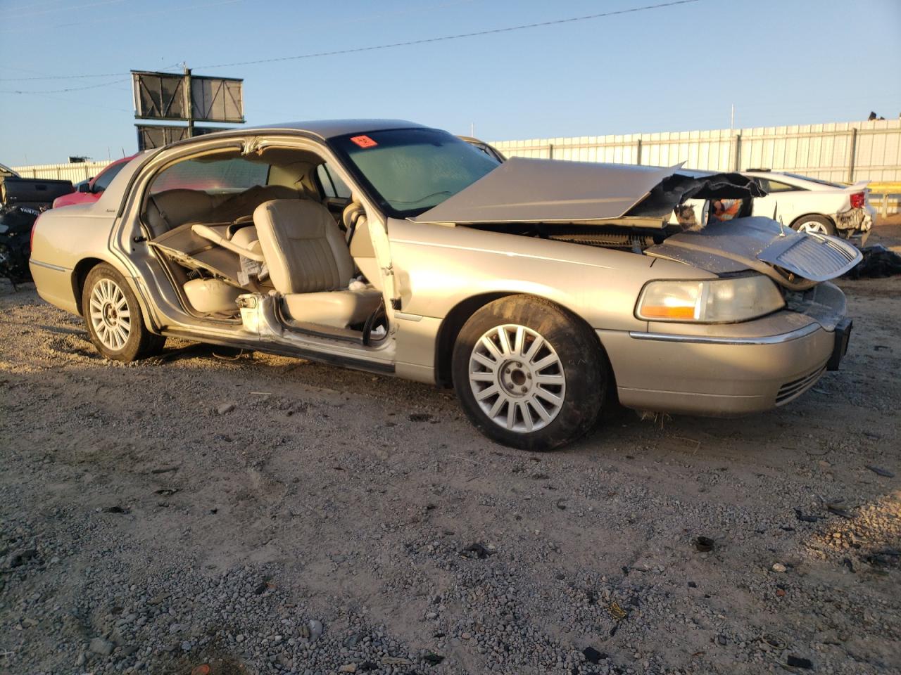 Lot #2988605284 2005 LINCOLN TOWN CAR S