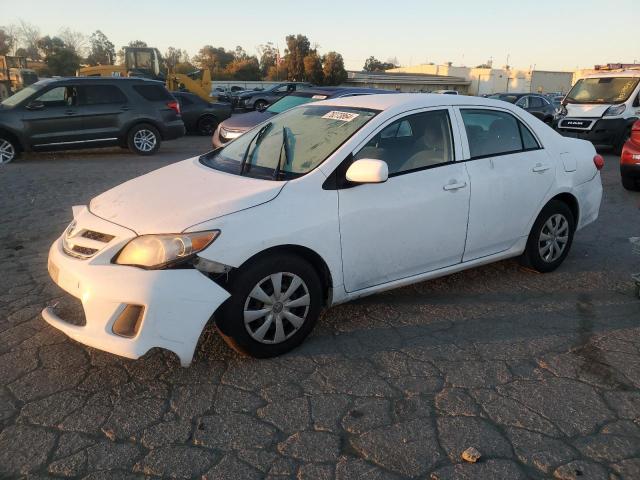 TOYOTA COROLLA BA 2013 white  gas 2T1BU4EE0DC122894 photo #1