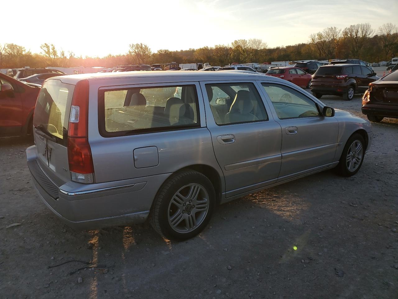 Lot #2943273861 2006 VOLVO V70 2.5T