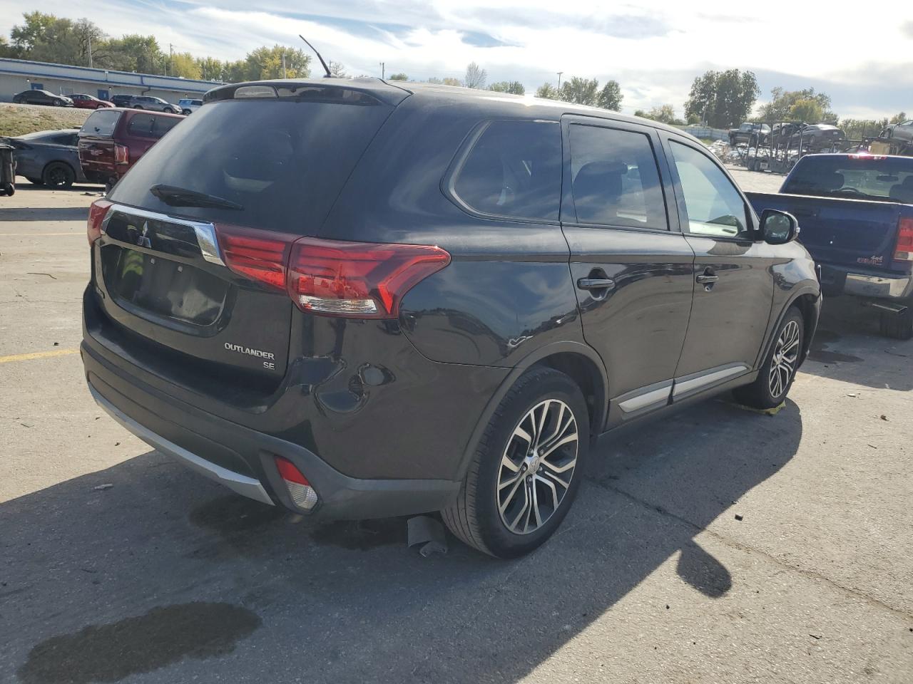 MITSUBISHI OUTLANDER SE